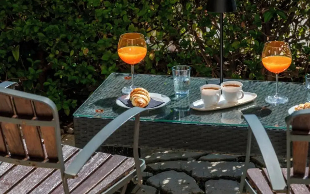 Chill Out Old Town & Seaview Apartments