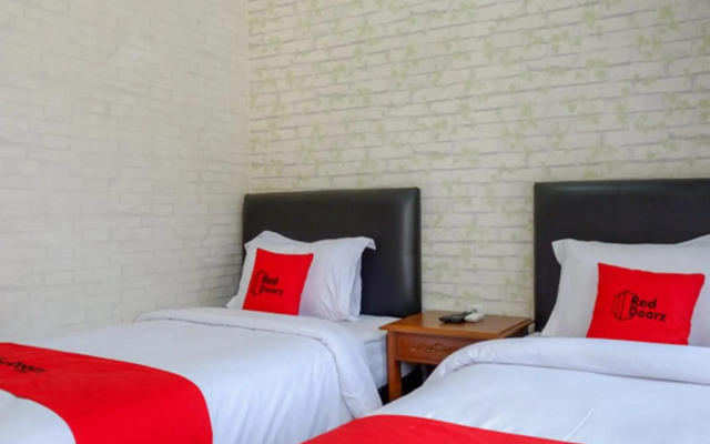 RedDoorz @ Jalan Majapahit Semarang