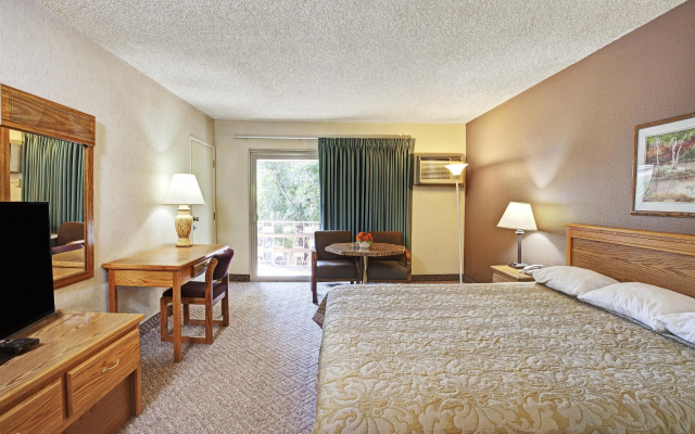 Super 8 Long Beach
