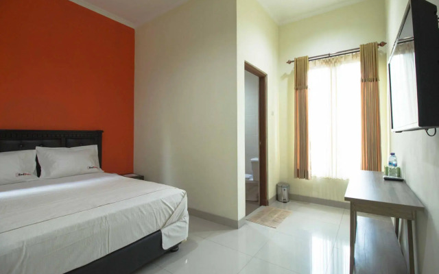 RedDoorz near Masjid Agung Surabaya