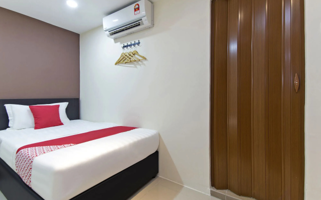 Super OYO 326 Tc Hotel