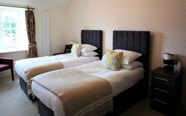 Ravenstone Manor