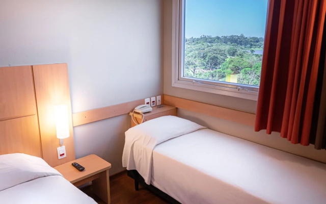 Hus Hotel Dourados