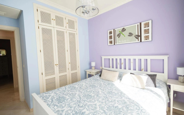 Two-room apartment in Elviria NEAR THE BEACH with parking
