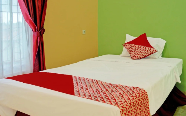 OYO 92293  Pahala Syariah Residence