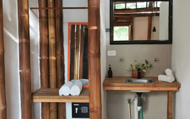 Bamboo Surf House - Hostel