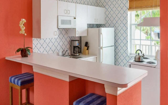 Olde Marco Island Inn and Suites