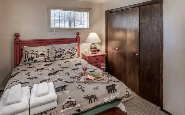 Bear Cave - Two Bedroom Cabin