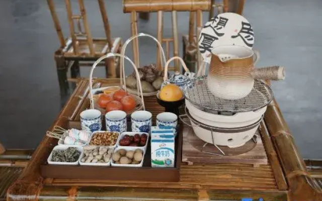 Quxiang Yazhu Chufeng Courtyard Homestay (Jiuge Alley)