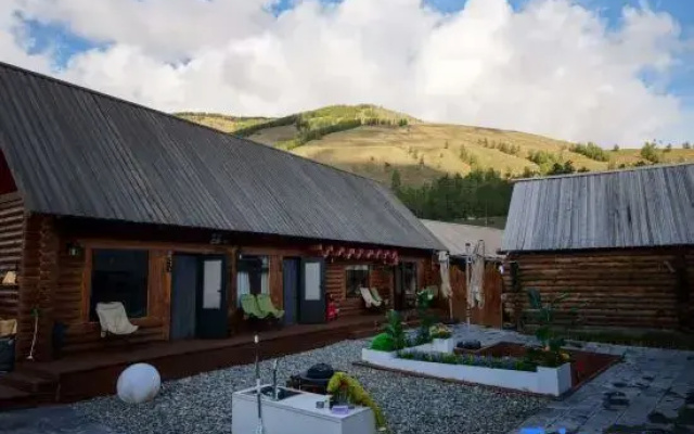 Pengyou Yinsu Design Guesthouse (Kanas Old Village)