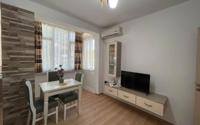 Lovely one-bedroom apartment with private entrance