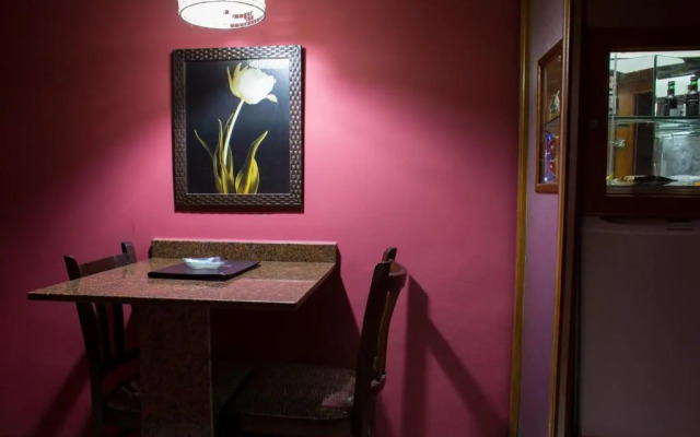 Motel Caricia (Только для взрослых)