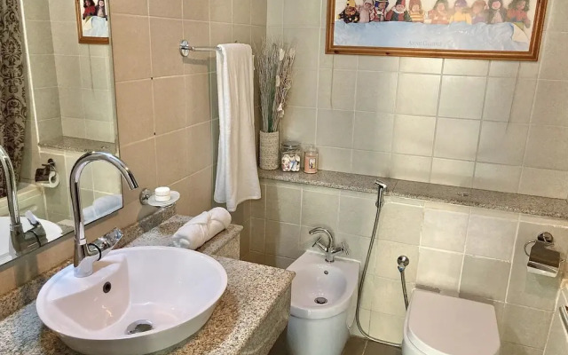 Whitesage - Marina Gem, Fancy Apartment with Waterfront Views, Dubai