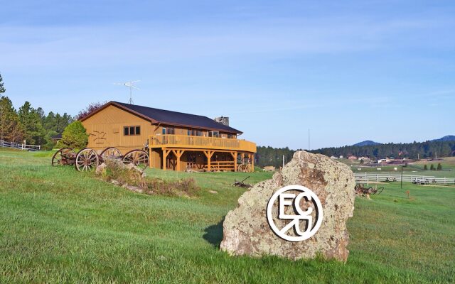 Rock Crest Lodge And Cabins In Hill City United States Of America