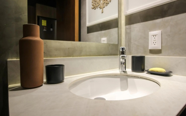 Prime Location Chic Studio in Art Walk Community