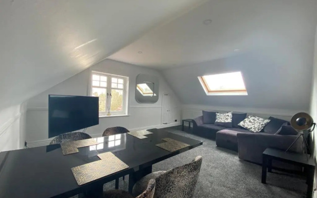 Pristine 2 bedroom apartment with off street parking