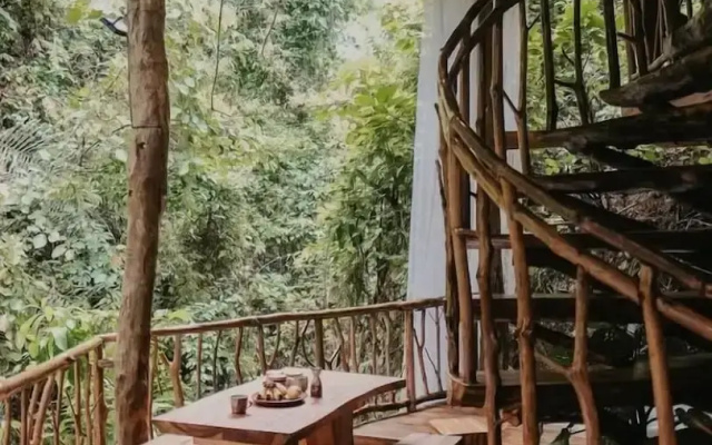 Treehouse de Valentine Mountain Resort