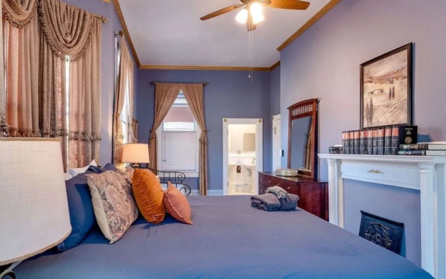 Elegant 2BR on Forsyth Park