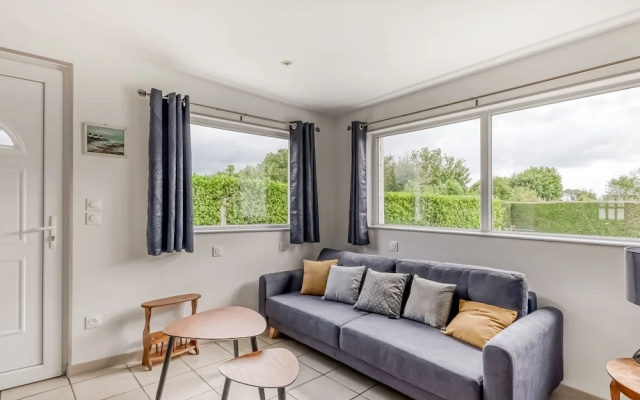 Quaint Holiday Home in Tracy sur Mer Near Seabeach