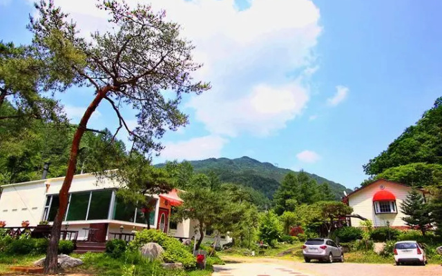 Yangpyeong Sanneomeo Pension