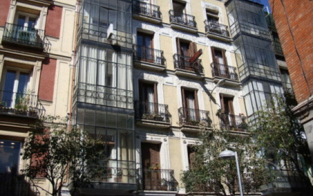 Отель Hostal Abril вид на фасад