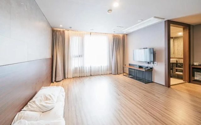 HotelWithCity