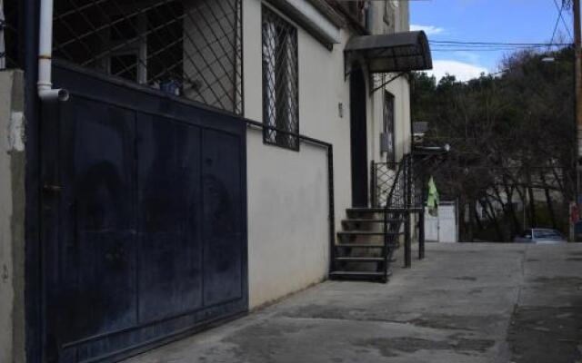 Отель Guest House Santlis Shesakhvevi вид на фасад