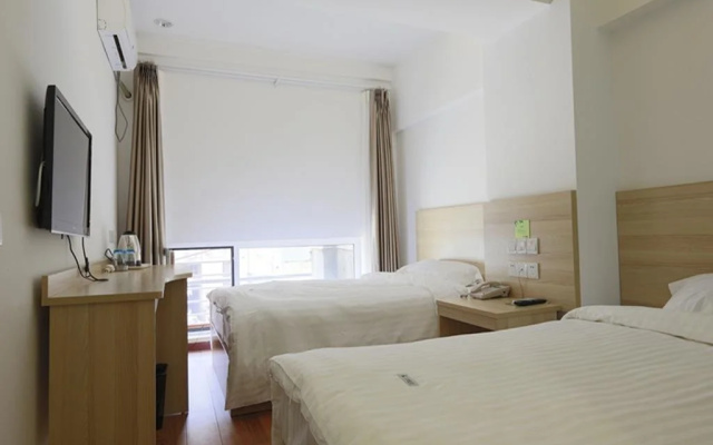 Qingdao Hometree Hostel