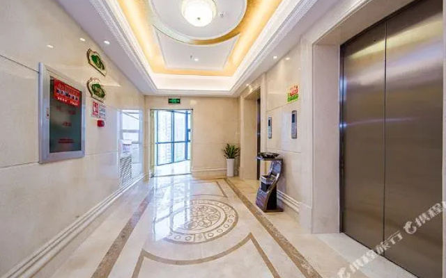 Vienna Hotel (Wuhan High speed Railway Station Honggangcheng Subway Station Store)