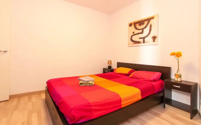 Sagrada Gaudi: Lovely 3 Bedroom Apartment - RNU 68362