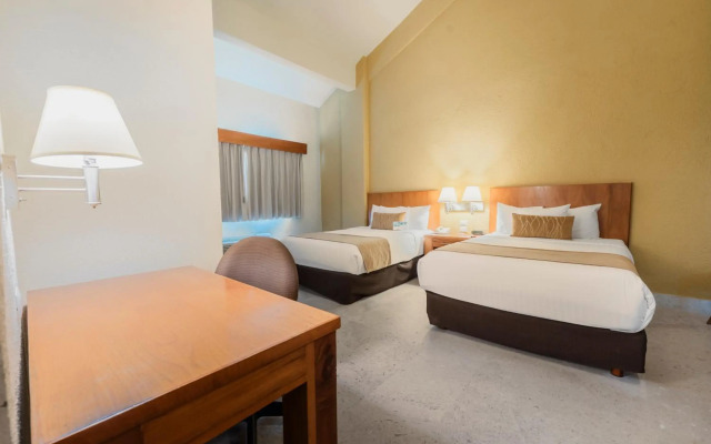 Comfort Inn Puerto Vallarta Golfside & Marina