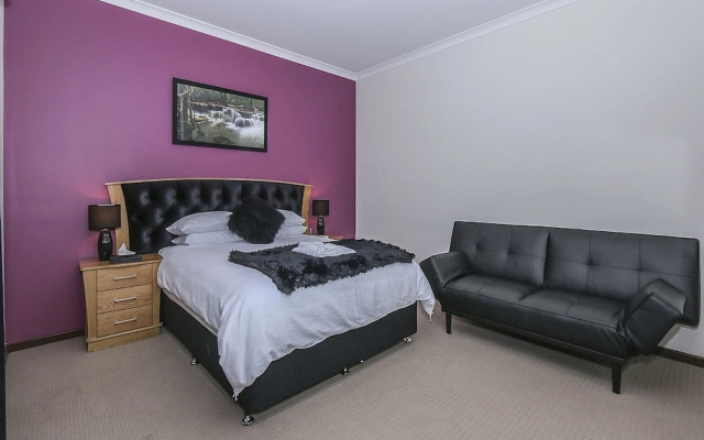 Rose Hotel Clarkson