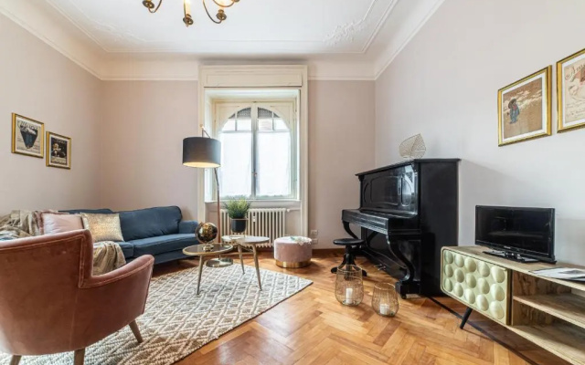 ALTIDO Sophisticated 3-bed flat with desk
