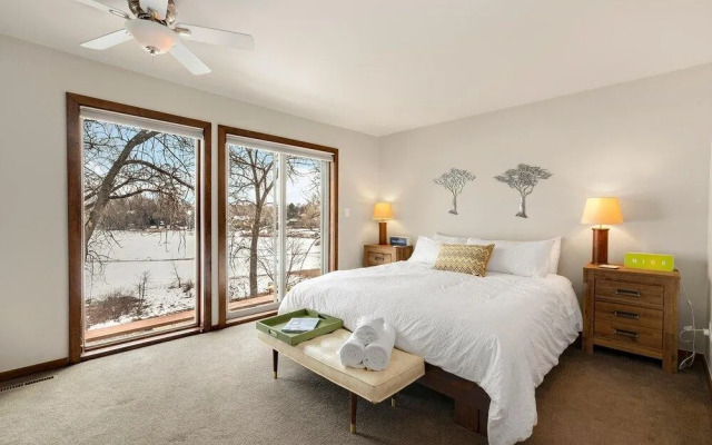 Peaceful Retro Retreat w/Stunning Lake Views!!