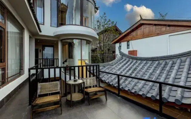 Qianshan Viewing Homestay (Lijiang Dashuiche)