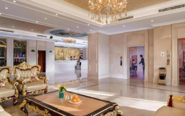 Vienna Hotel (Guangzhou Baiyun University Jinyuan Plaza)