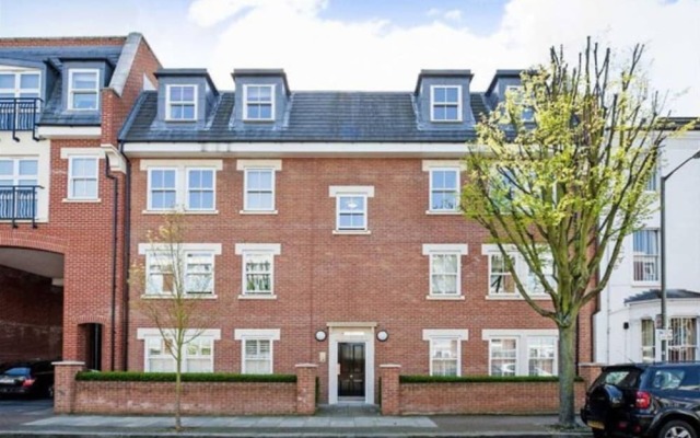 Отель Modern 1 Bedroom Flat in Battersea вид на фасад