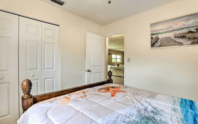 Bradenton Home w/ Beautiful Yard: 4 Mi to Downtown