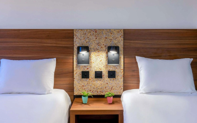 greet Hotel Chatellerault