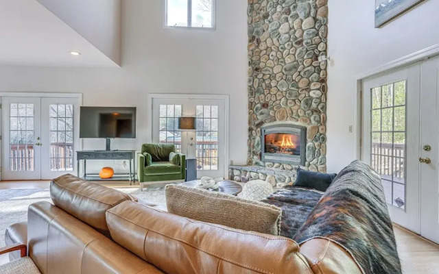 Secluded Kerhonkson Retreat With Deck + Views!