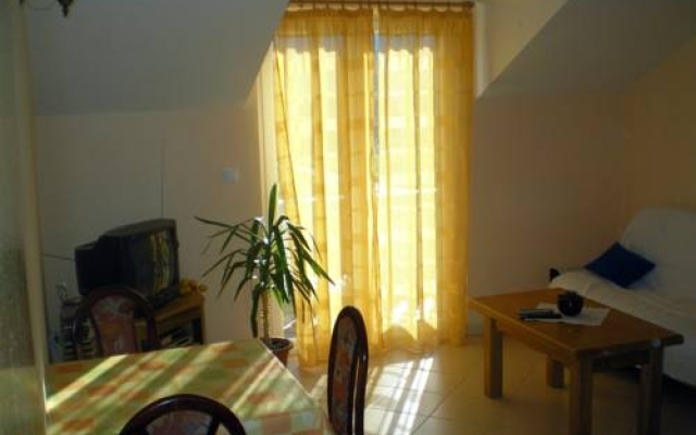 Francesca Apartments