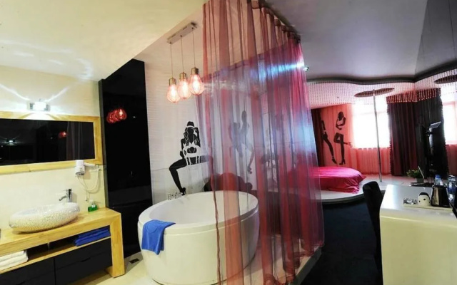 Tianjin Romantic Holiday Hot Spring Hotel