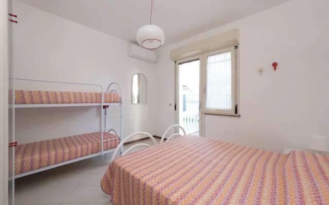 Cozy Flat Near Lignano Center