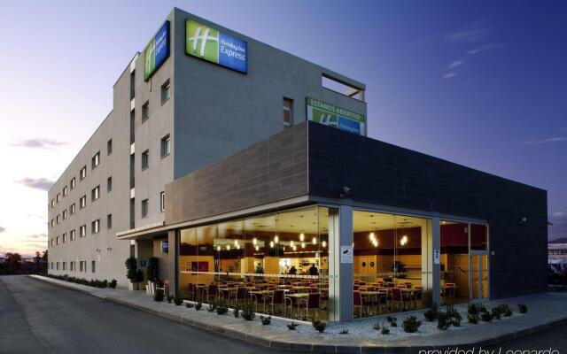 Отель Holiday Inn Express Malaga Airport вид на фасад