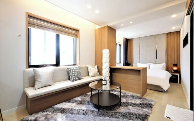 DELAMOUR Hotel