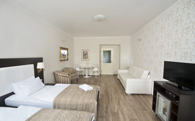 Sunrise Hotel