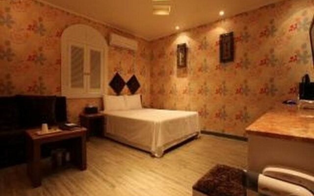 R Hotel