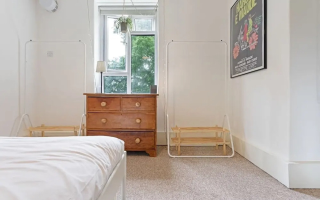 Spacious 1bed Flat W/balcony Zone 2, 5mins to Tube