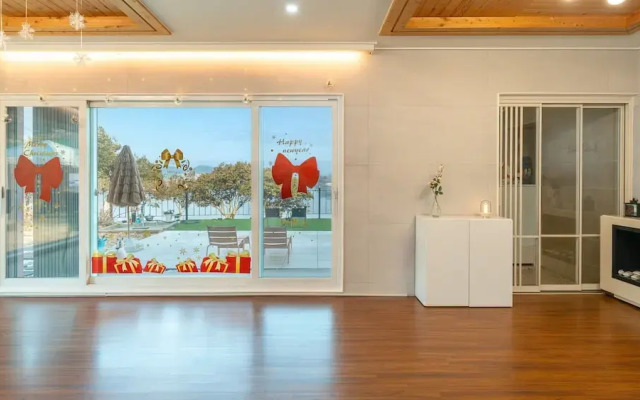 Yeosu La Rosa Private Pool Villa Pension
