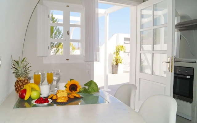 Fira-cave-sleeps 13-parking-pool-pet Friendly